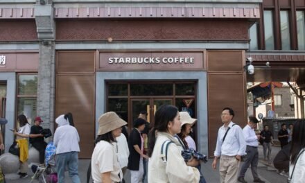 Starbucks’ China Problem: Coffee Drinkers Want More for Less