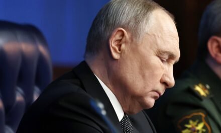 Putin Stays Silent on Syria in Meeting With Russia’s Military