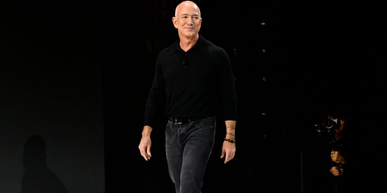 Billionaire Rivals Bezos and Musk Are Said to Have Dined With Trump at Mar-a-Lago