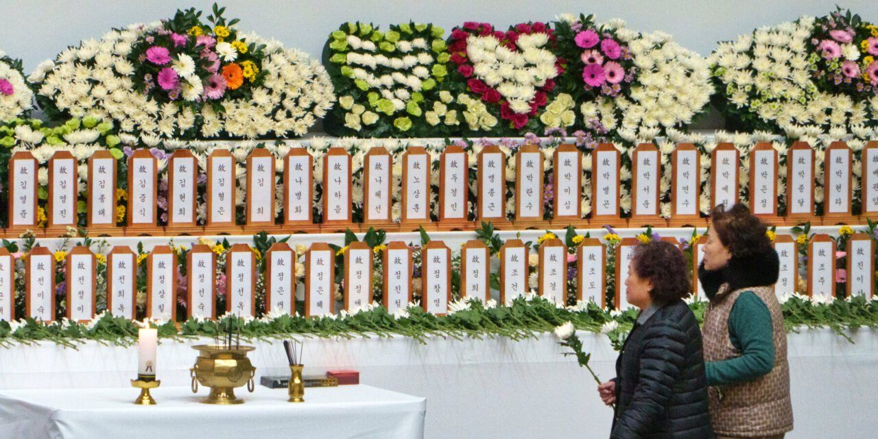 South Korean Plane Crash Questions Center on Four Fateful Minutes