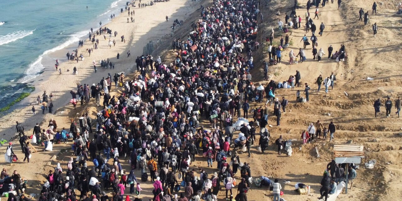 Gazans Trek Home, and Trump’s Tariff Spat With Colombia