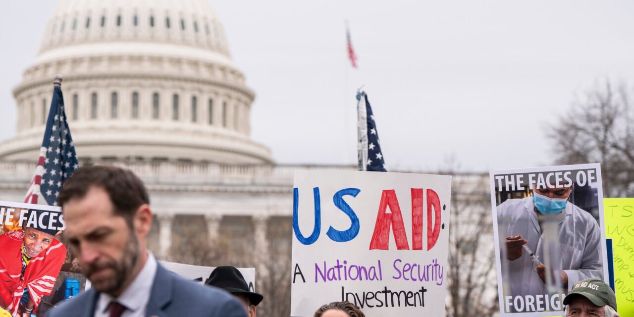 Midnight Deadline for Federal Workers, and Anti-Trump Protests Across U.S.
