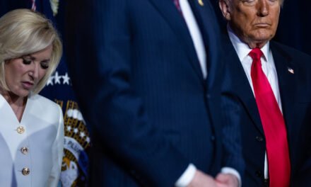 Trump Signs Order to Fight ‘Anti-Christian Bias’