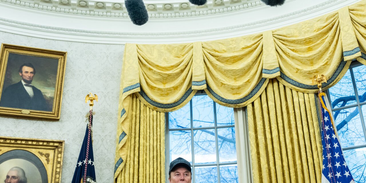 Enjoying the Pinnacle of Power, Musk Holds Court on Trump’s Stage