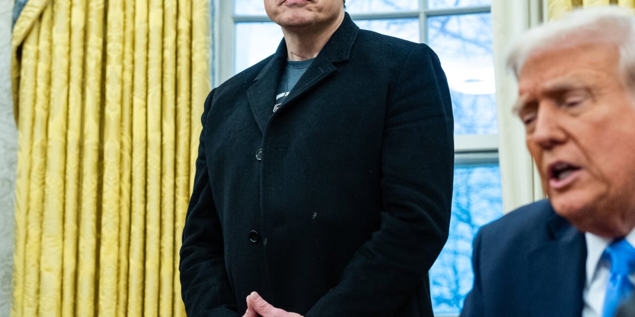 Appearing With Trump, Musk Makes Broad Claims of Federal Fraud Without Proof
