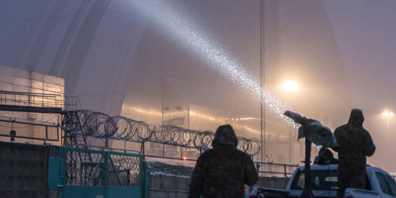 High Above Chernobyl, Workers Grapple With Ice, Fire and Nuclear Fears