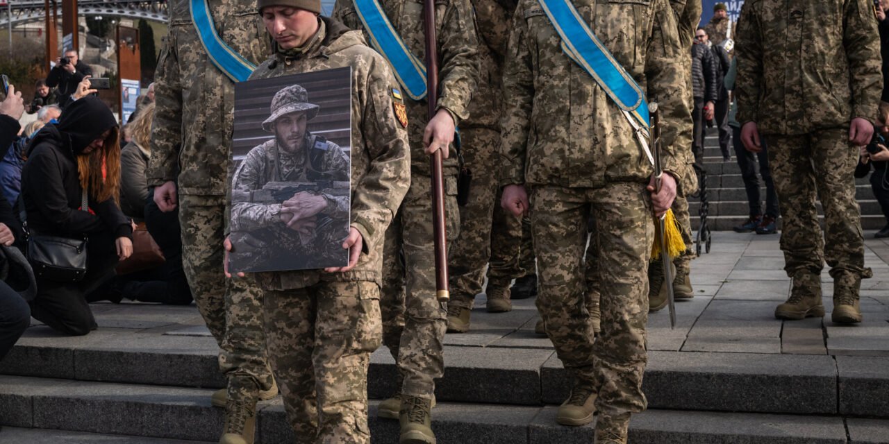 Ukraine and U.S. Talks on War Begin as Gulfs Remain