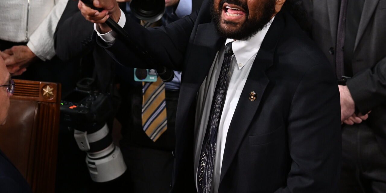 Al Green Removed From House Chamber for Heckling Trump During Speech