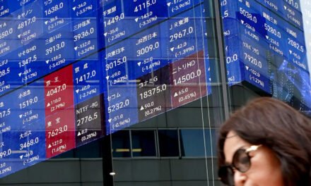 Stocks Sink as Trump’s Tariff Threats Weigh on Confidence