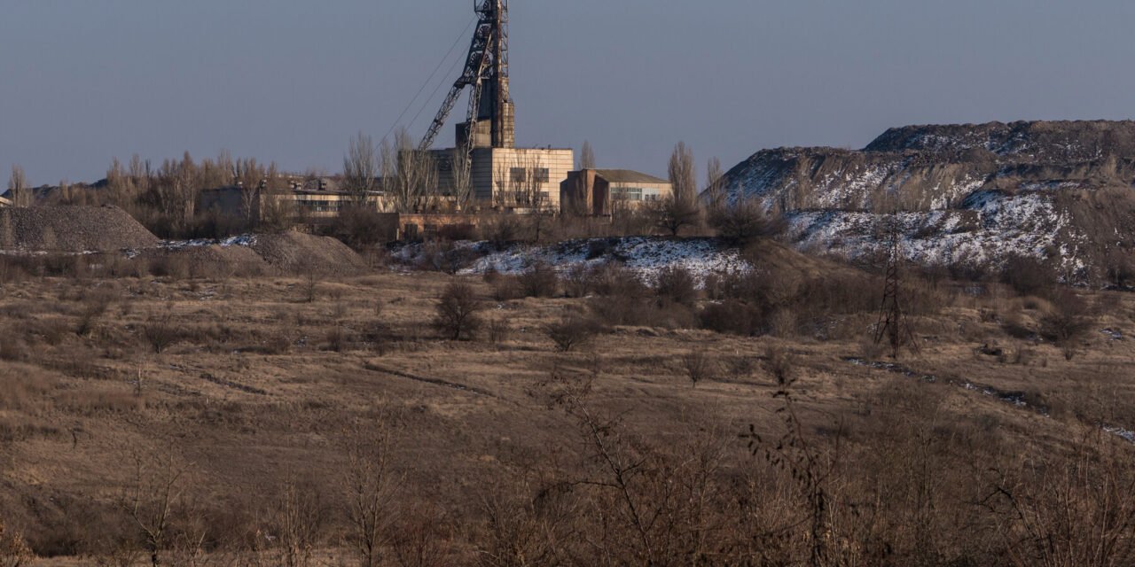 Ukraine and U.S. Sign Deal on Proceeds From Rare Earth Minerals