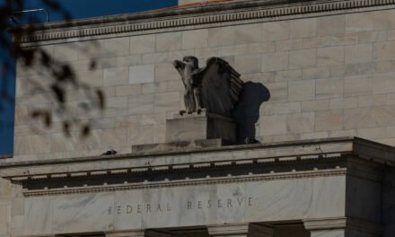 Trump’s Trade War Raises Bar for Fed Rate Cuts