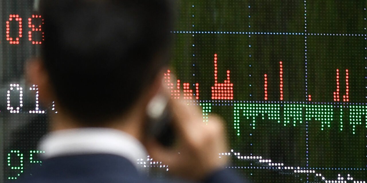 Stocks Plunge Worldwide, and Trump Faces Mass Protests