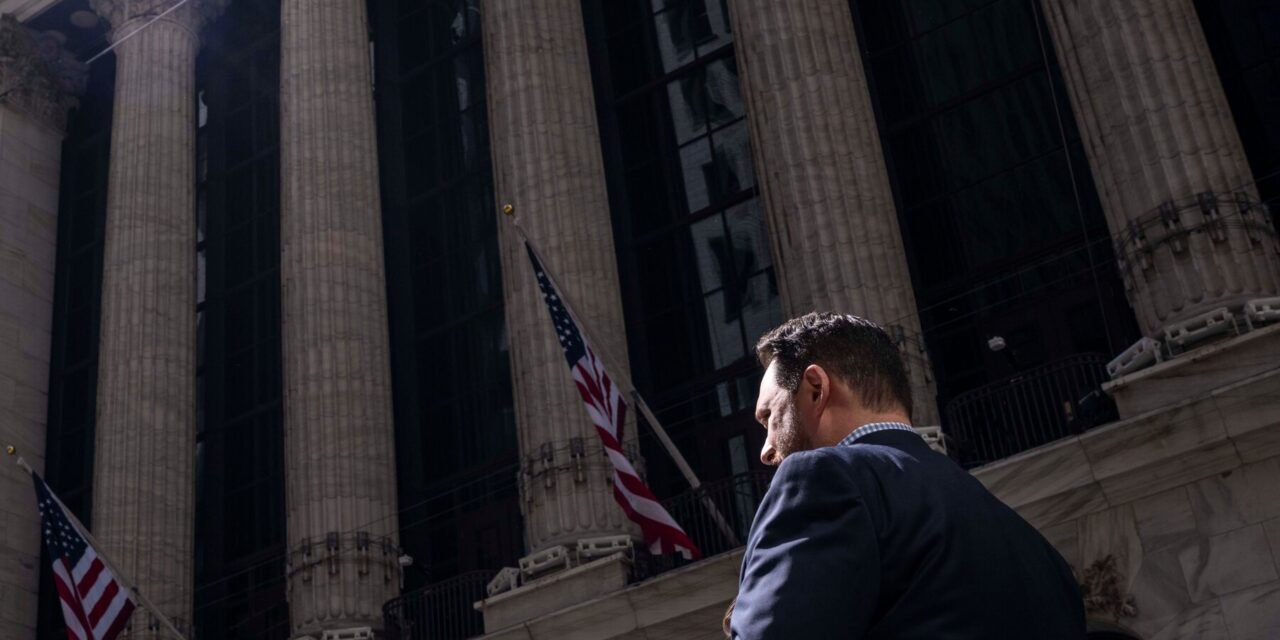 Trump’s Encouragement of Stock Investors Draws Scrutiny