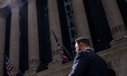 Trump’s Encouragement of Stock Investors Draws Scrutiny