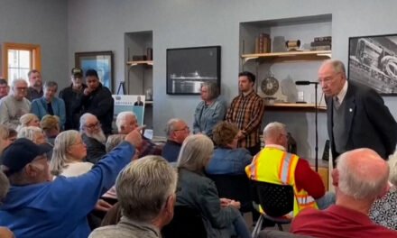 Grassley Draws Jeers From Constituents at Raucous Town Hall