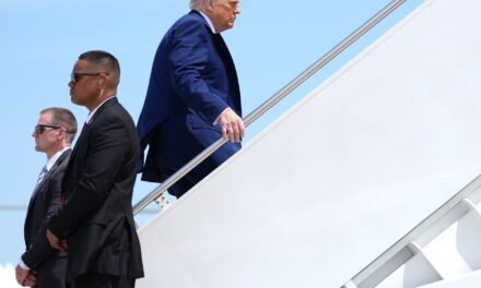 Trump, Pressed on Qatari Jet, Says Only ‘Stupid’ People Reject Gifts