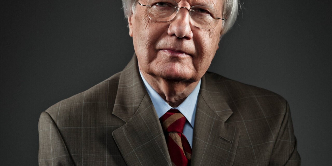 Bill Moyers, Presidential Aide and Veteran of Public TV, Dies at 91
