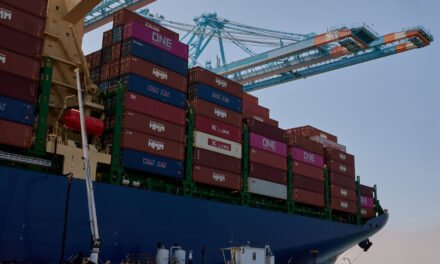 Trump Aides Insist That Tariffs Will Remain, Even After Court Ruling