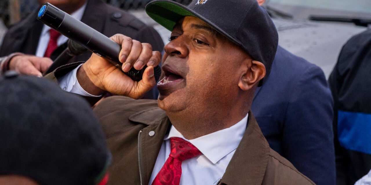 Newark’s Mayor Sues a Top Trump Lawyer, Claiming Malicious Prosecution