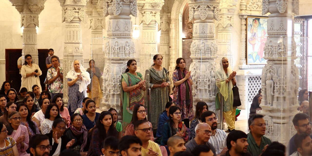 British Gujaratis Gather to Mourn Those Who Died in India Crash
