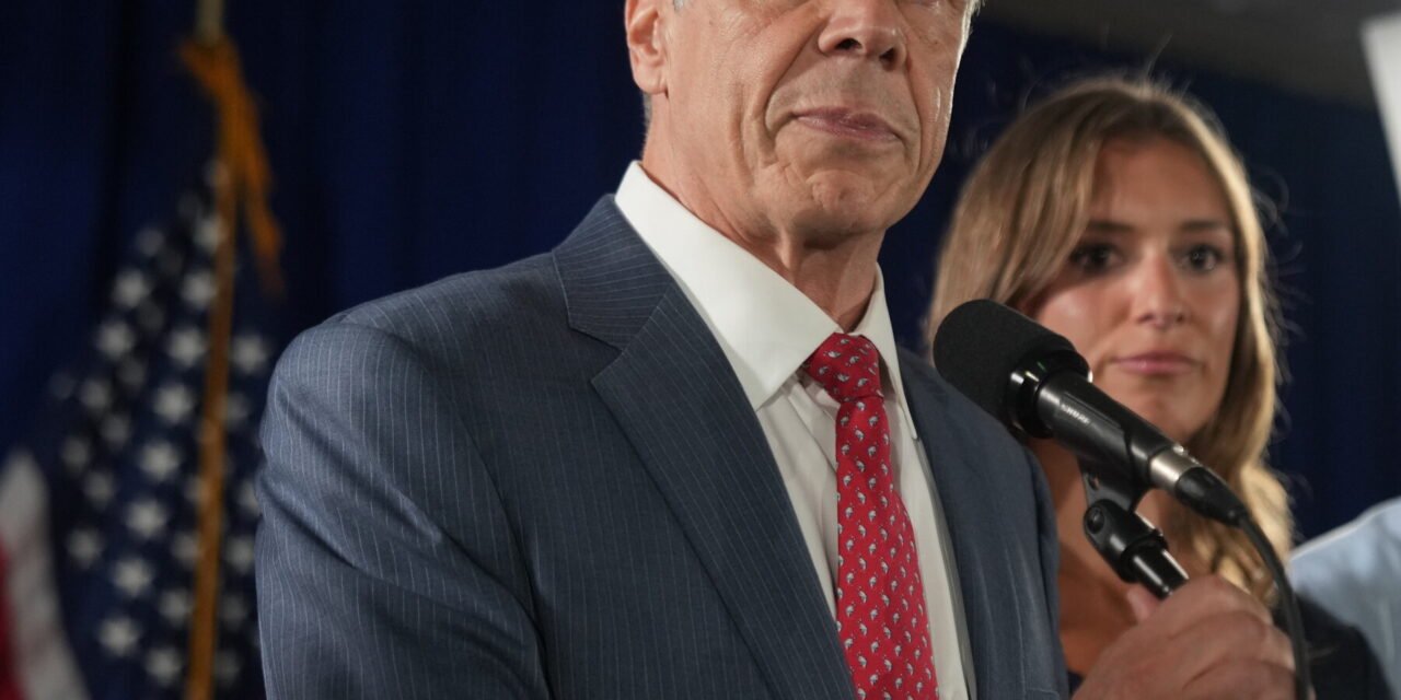 Cuomo, Chastened, Will Reassess Plans to Run as an Independent