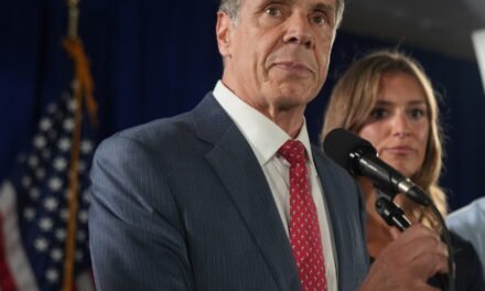 Cuomo, Chastened, Will Reassess Plans to Run as an Independent