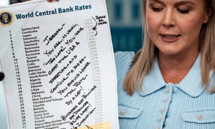 Trump Steps Up Pressure Campaign on Powell With Handwritten Note