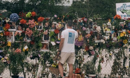 Texans Offer a Hand and Open Their Hearts as Flood Death Toll Grows