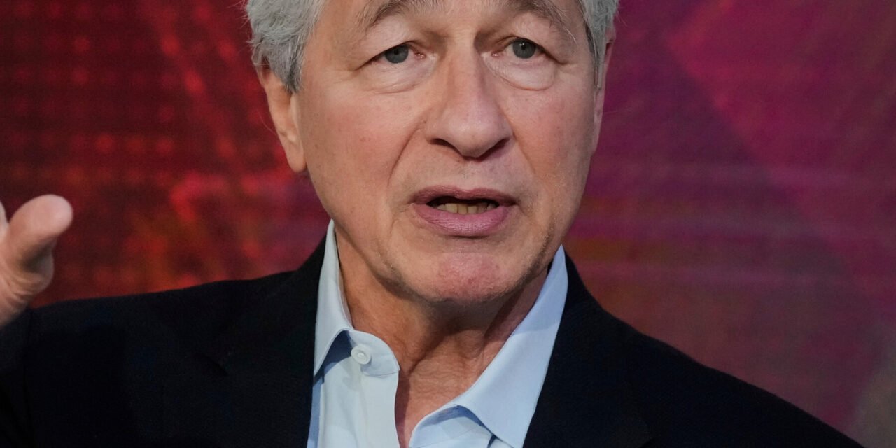 Jamie Dimon Backs Jerome Powell Over Trump in Fed Fight