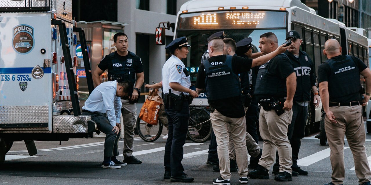 Chaos Overtakes a Midtown Block as the Work Day Comes to a Close