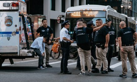 Chaos Overtakes a Midtown Block as the Work Day Comes to a Close