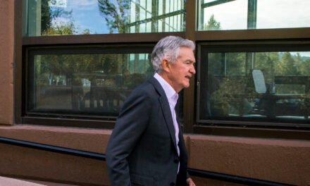 Taking on the Fed, Trump Combines Retribution Tactics With a Power Play