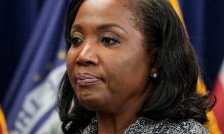 Trump Threatens to Fire Fed Governor Lisa Cook If She Does Not Resign