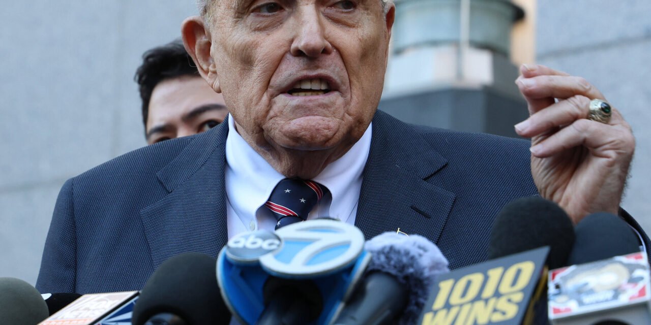 Rudy Giuliani Is Hurt in Car Crash in New Hampshire
